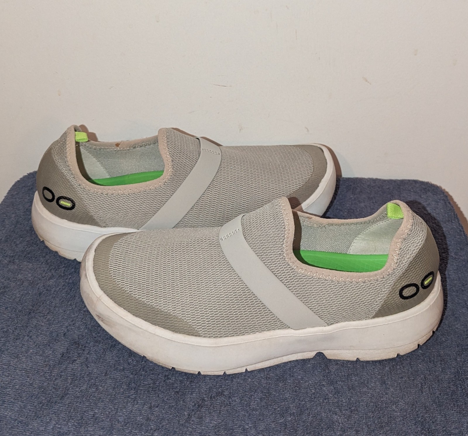 Oofos OOmg eeZee Recovery Low Slip On Shoes Womens Size 8 Gray Comfort