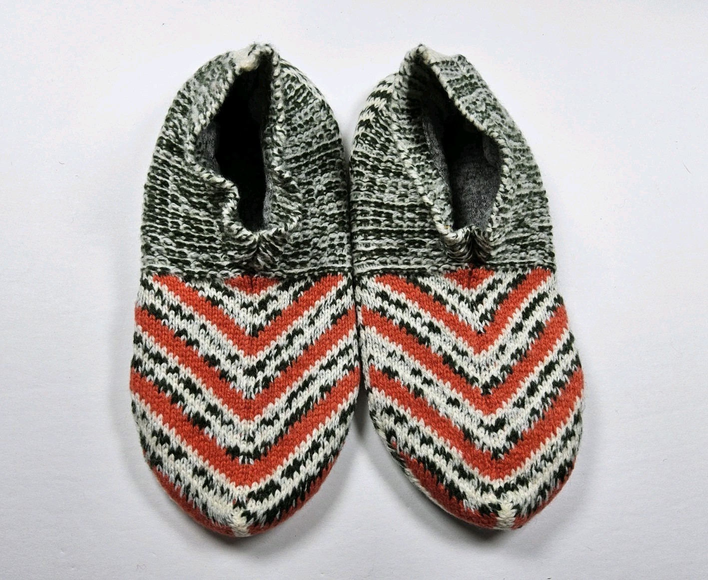 Bombas Gripper Slippers House Shoes Socks Size M (M 7-9.5, W 9-11.5)