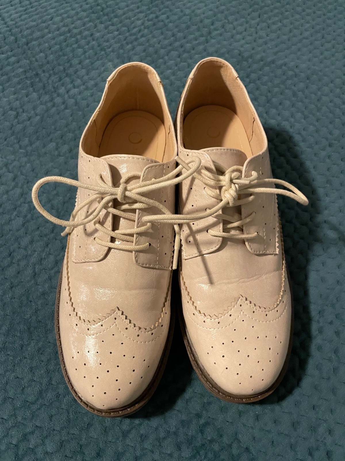 womens dressy / casual Oxford shoes, 9.5M, comfortable, off white