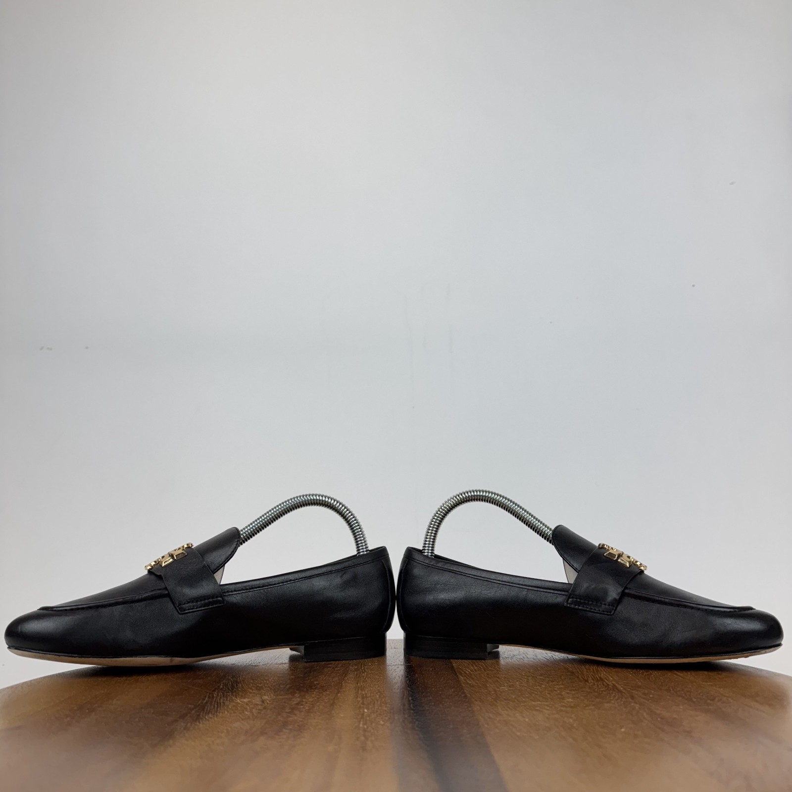 Womens Tory Burch Eleanor Black Leather Gold Hardware Casual Loafers Size 7 GUC