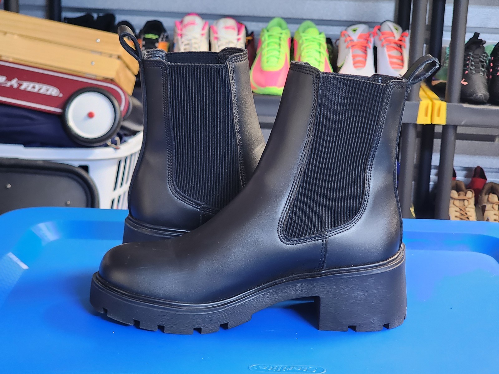 Steve Madden HONORED Black Synthetic Chelsea Ankle Boots Pull-On Pull Tab 8.5M