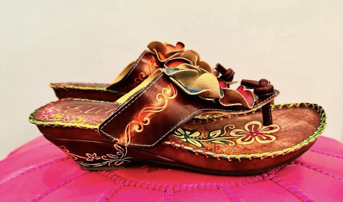 Elite By Corkys Size 7 Women’s Leather Flower Sandals. NWOB