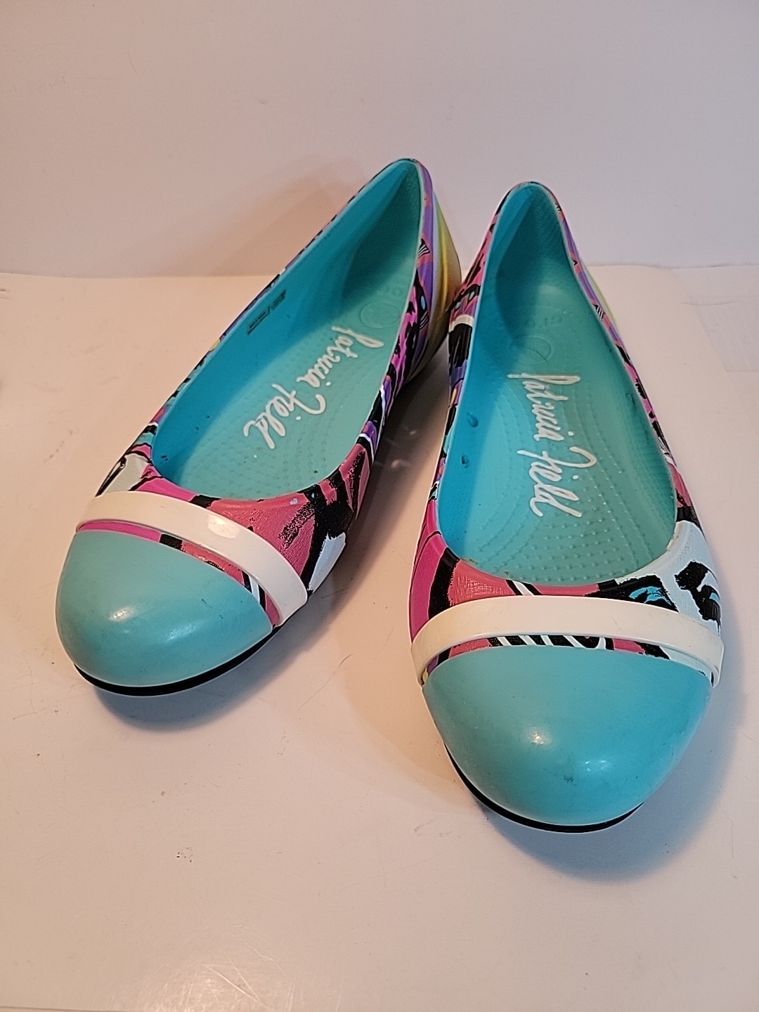 Patricia Field x Crocs Round Toe Flat Shoes Sz 7 Torquoise Multi Color Graphics
