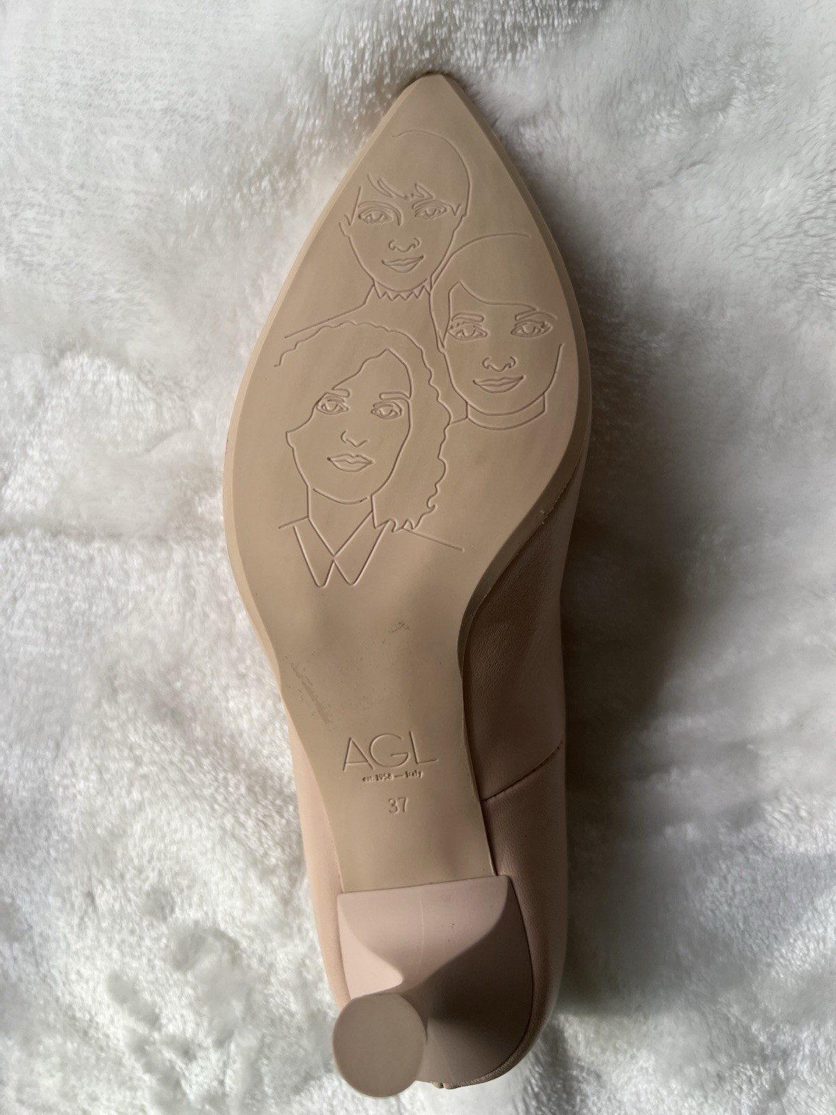 🤍NEW AGL Hellen Pumps Size 37 Nude Leather Made in Italy Kitten Heel 2.75” 🤍
