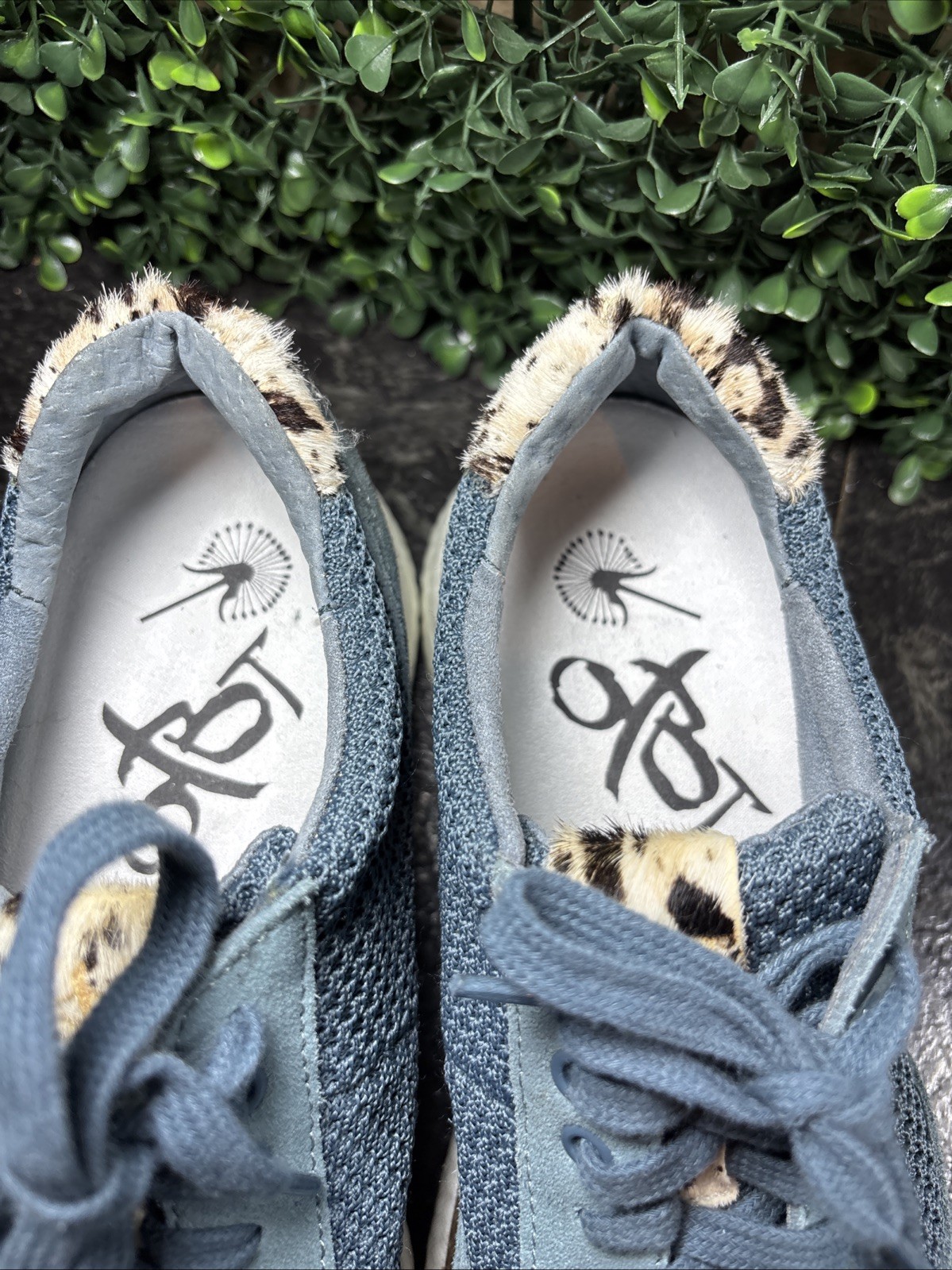 OTBT Women’s Speed Sneaker 10137 Calf Hair ( size 8.5m Real Fur Blue