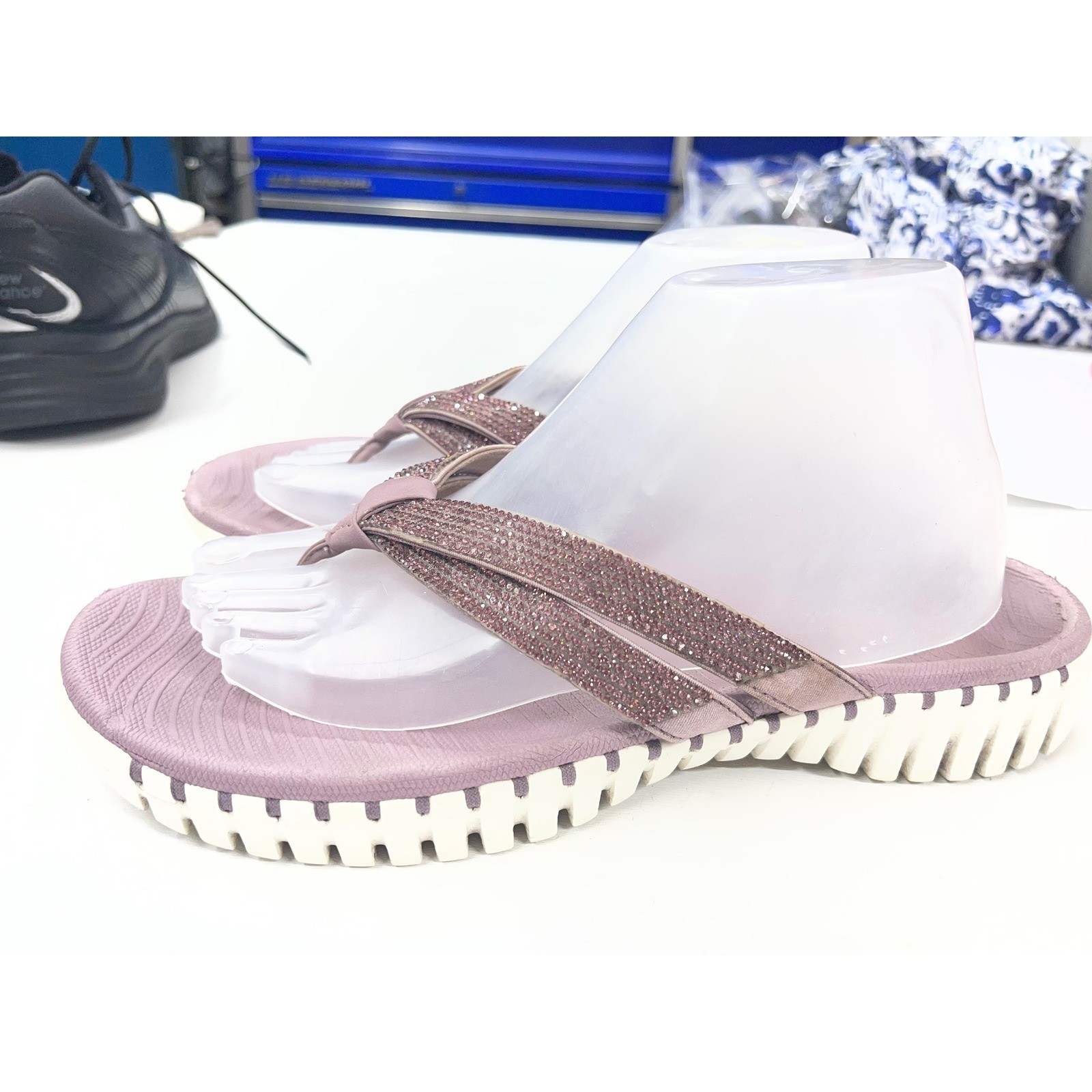 Skechers Go Walk Goga Mat Rhinestone Flip Flop Sandals Purple Mauve Womens 10