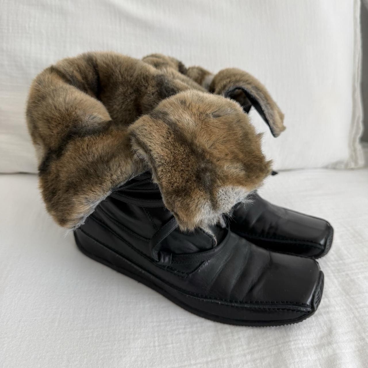 Russell & Bromley Black Leather Fur Lined Boots – US 7