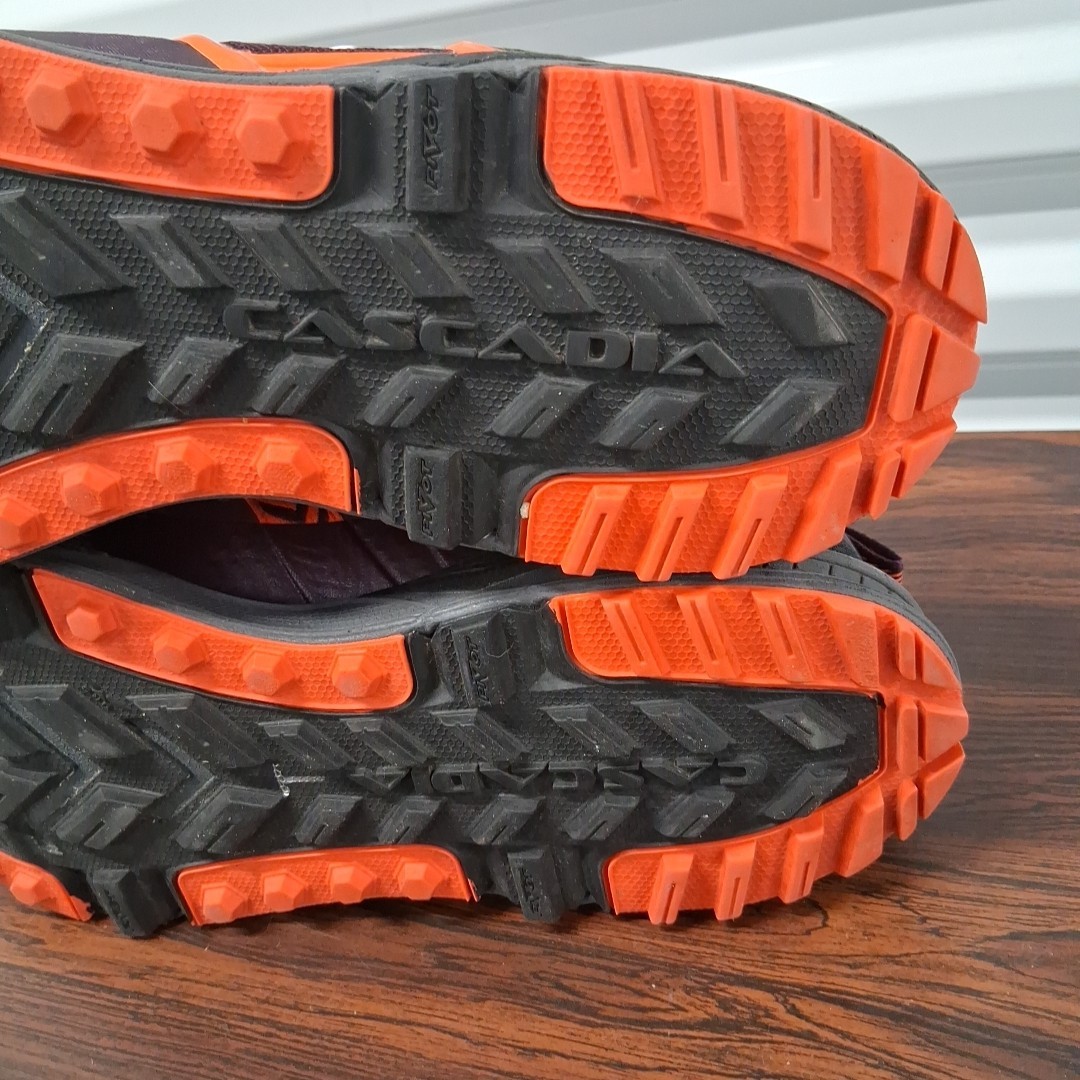 Brooks Cascadia 12 Trail Running Shoes Women Sz 11 GREAT CONDITION!
