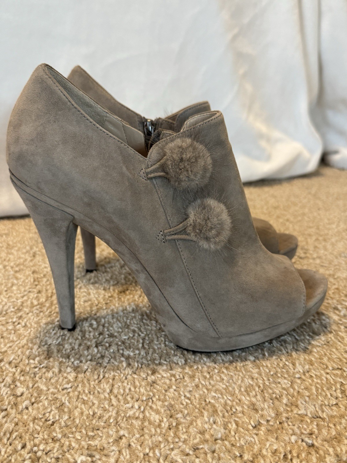 Via Spiga Women’s Gray Suede Open Toe Bootie Heel Zip Pom-Poms US 9