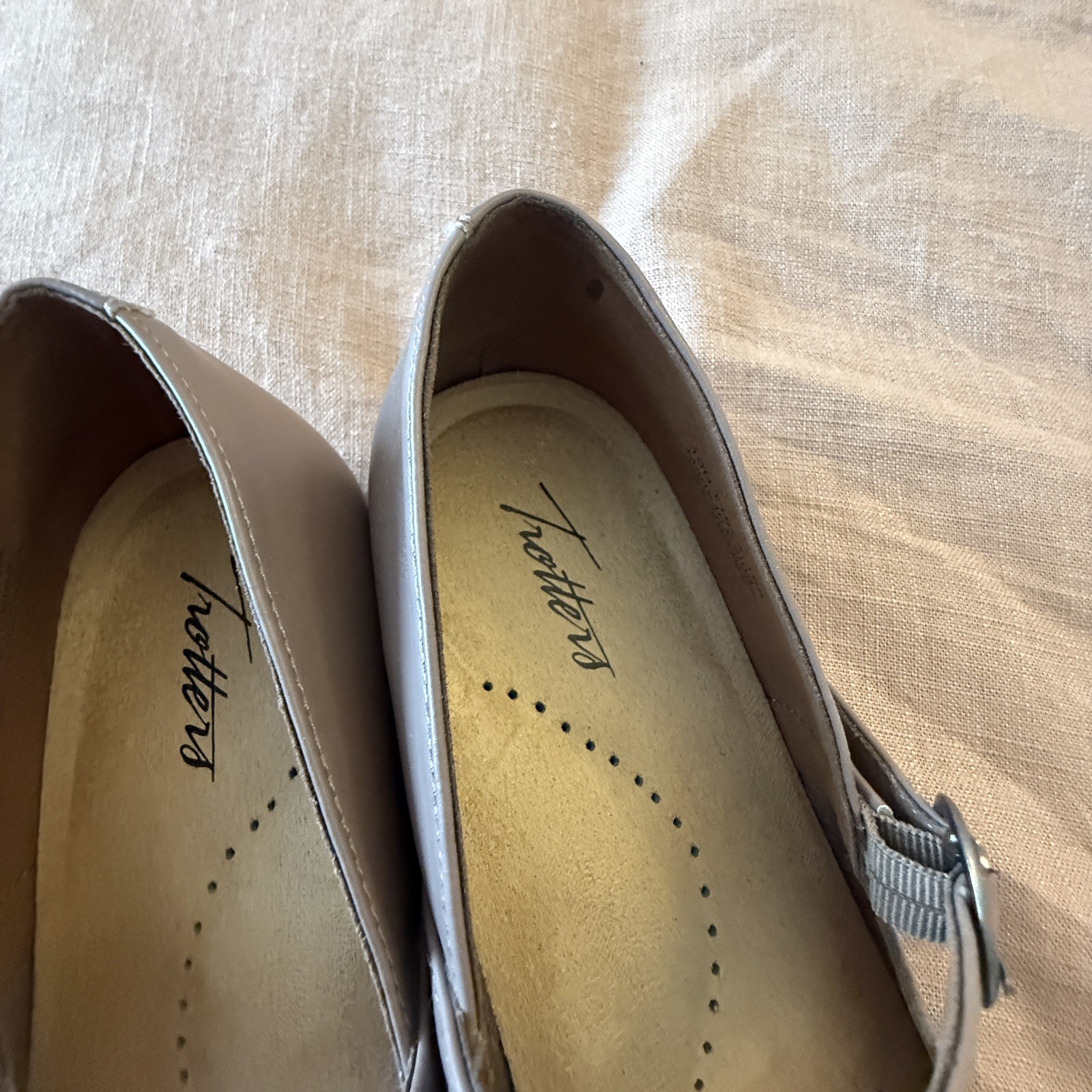 Trotters Sugar Mary Jane Shoes Flats Taupe Leather Size 10 Narrow Woman’s