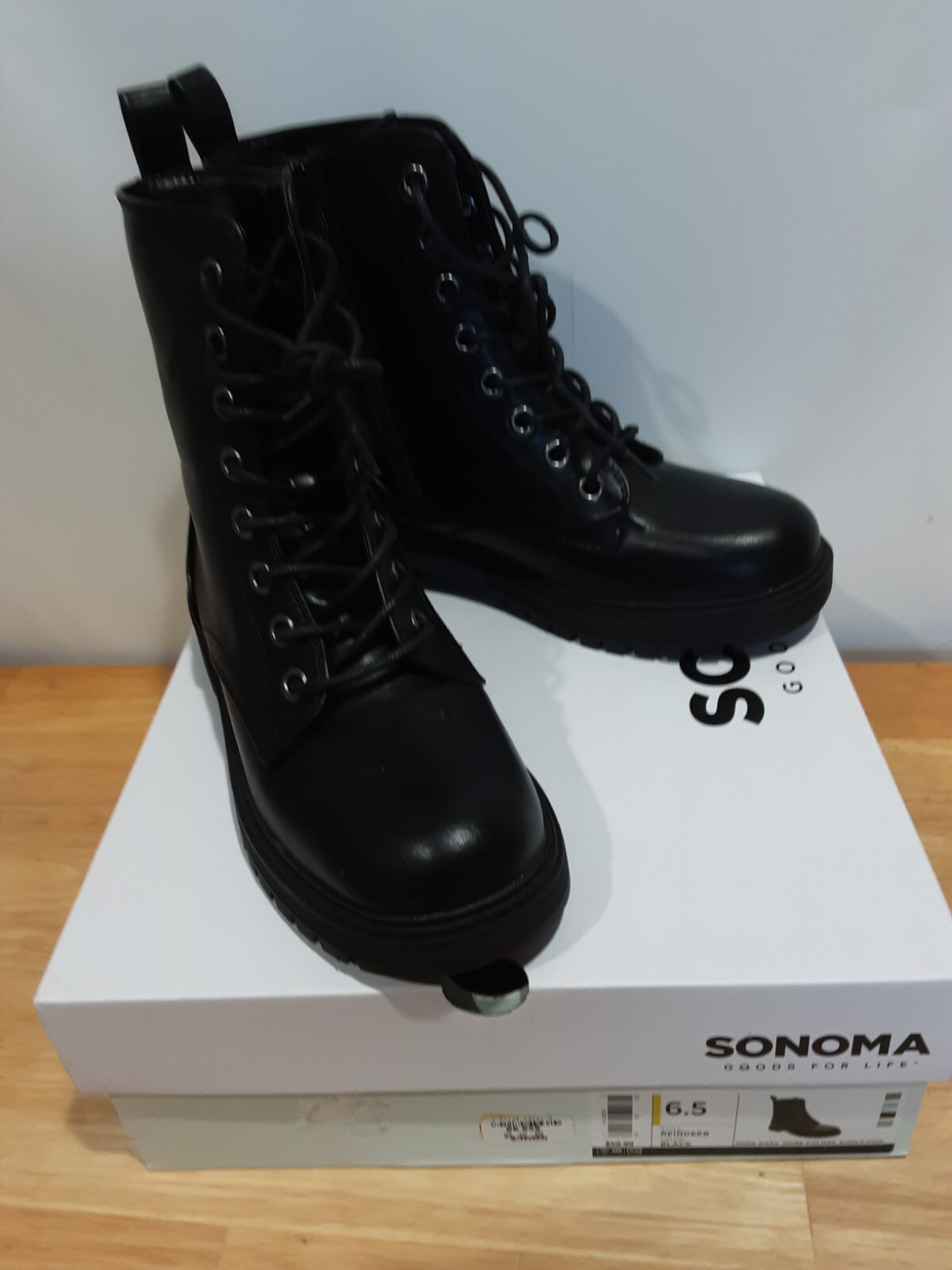 NEW Sonoma Reindeer Lace Up Boots size 6.5 has inside zippers 1.5″ heel pull tab