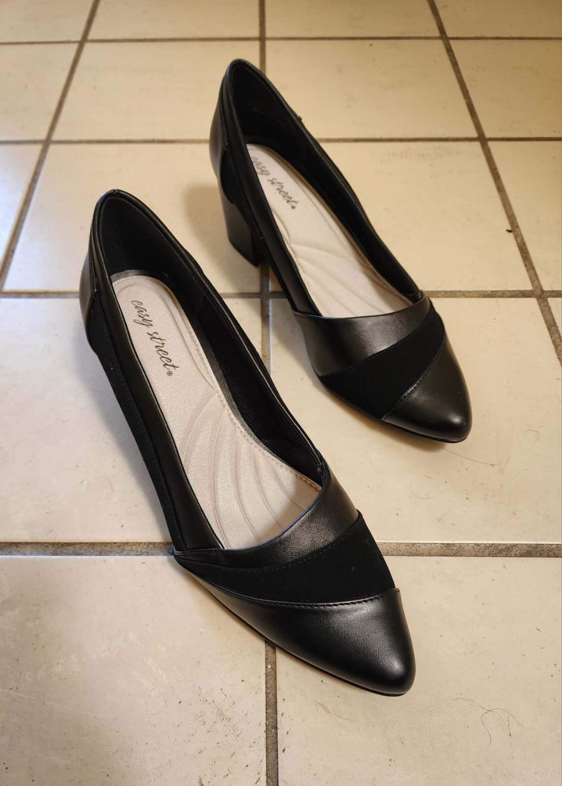 Easy Street Block Heel Closed Toe Womens Shoe Black Suede Accent US 11