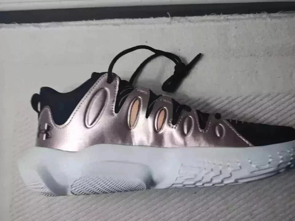 Under Armour UA Flow Breakthru 4 Black/Metallic Rose – Womens Size 11