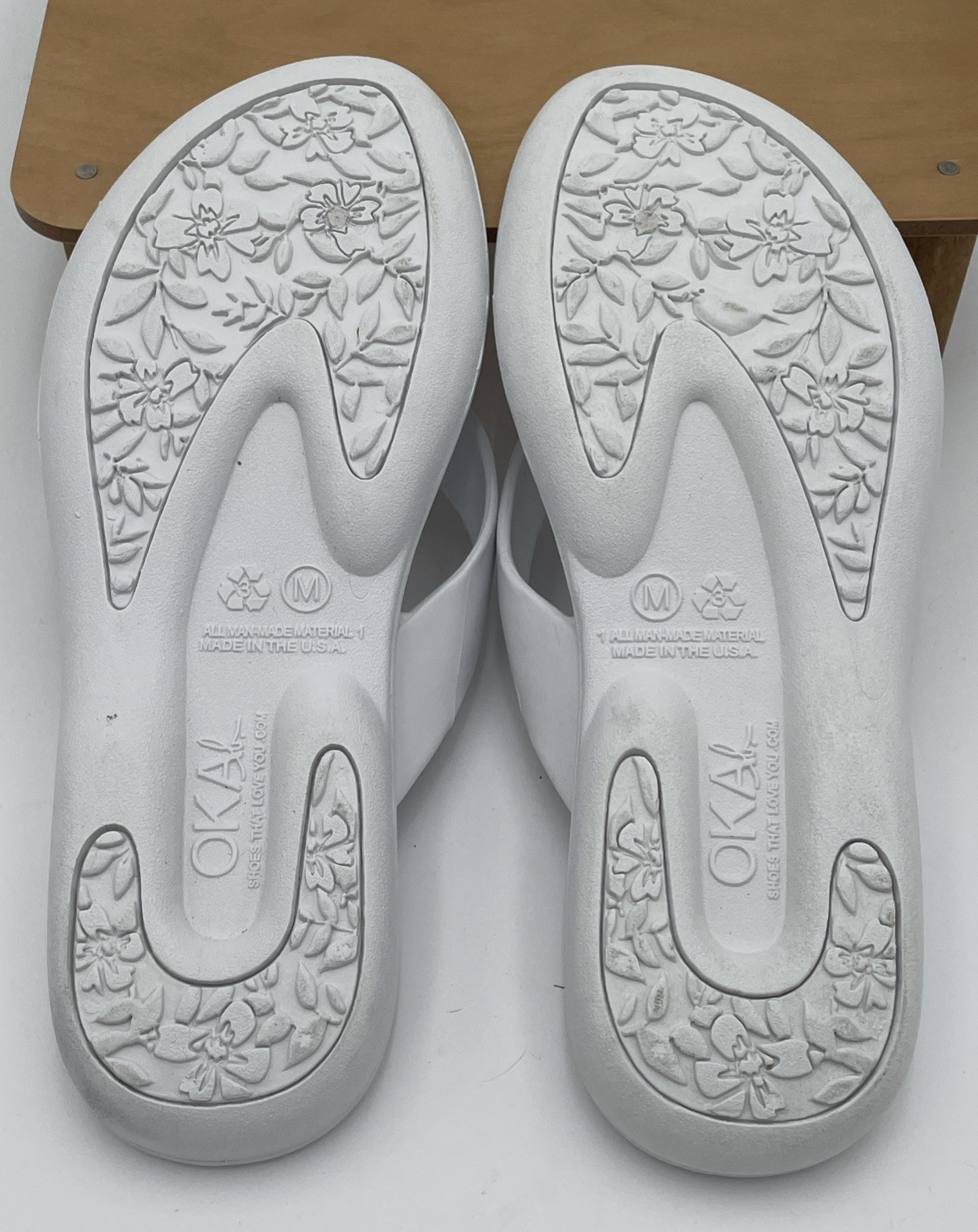 Oka-b White Flip Flops Sandals Women Size M Massage Beads Waterproof Non-Slip
