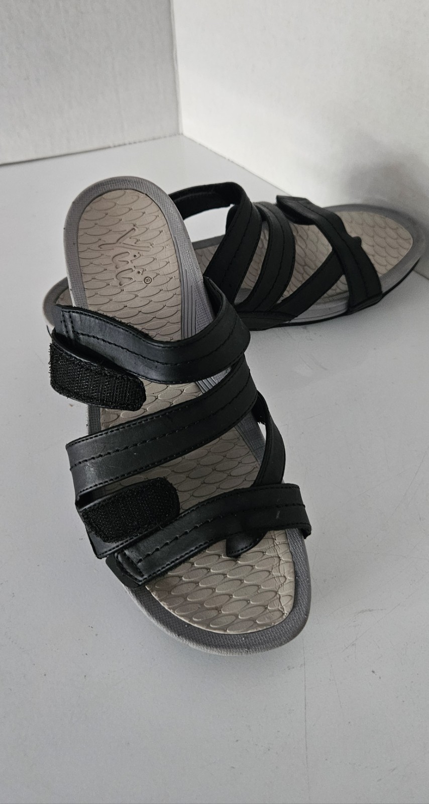 Yuu Sandals Slip On Black Synthetic Arch Support Women’s Size 7 Pre-owned
