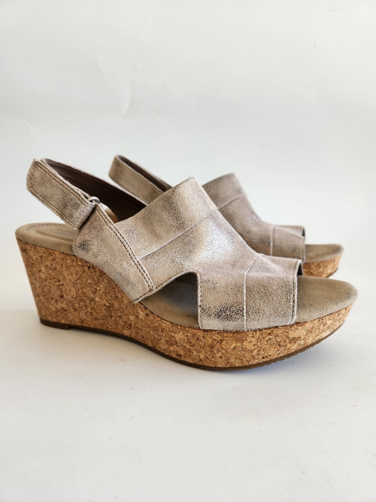 Clarks Women’s Annadel Eirwyn Cork Wedge Sandal Champagne Metallic Beige Sz 9.5