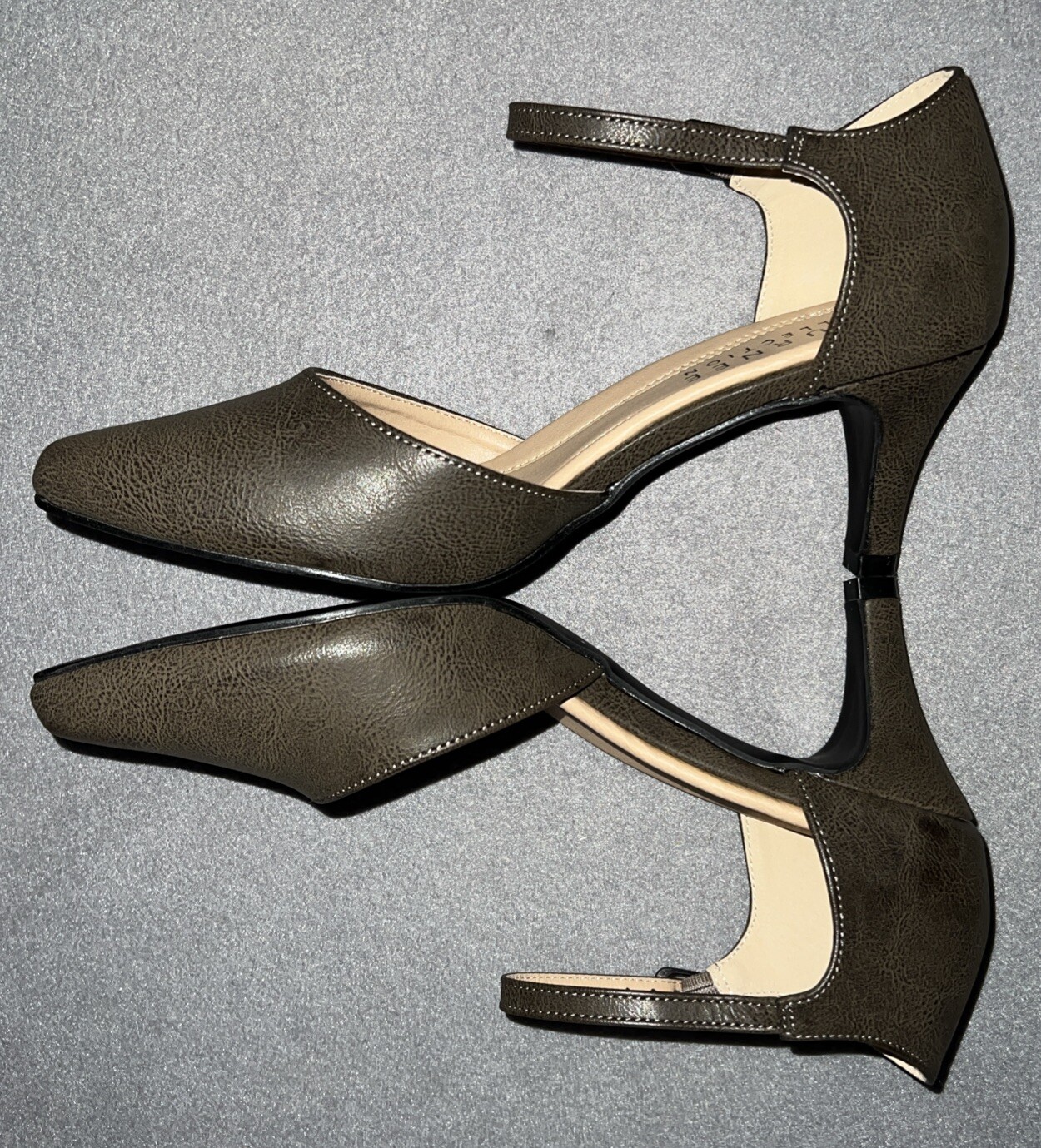 Journee Collection WD-Bettie Women’s Size 8.5 Tru Comfort Foam Pump Taupe