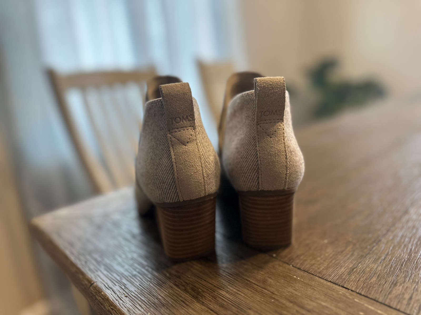 Size 7.5 – TOMS Kaia – Natural Shimmer / Twill / Suede – Womens