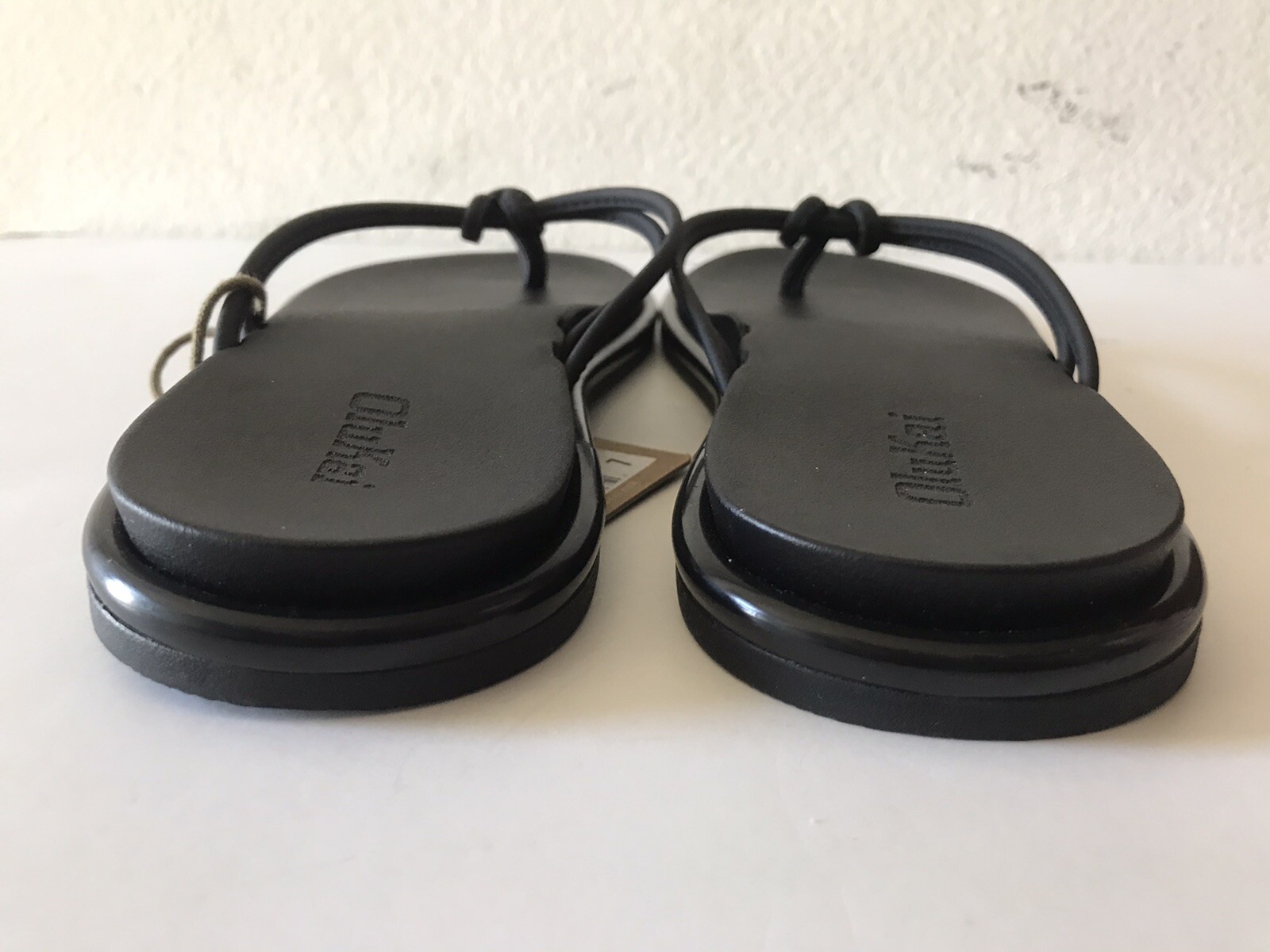 WOMEN’S OLUKAI BLACK ‘AKA KNOTTED STRAPS BEACH/POOL FLIP FLOP SANDALS SIZE 7 NWT