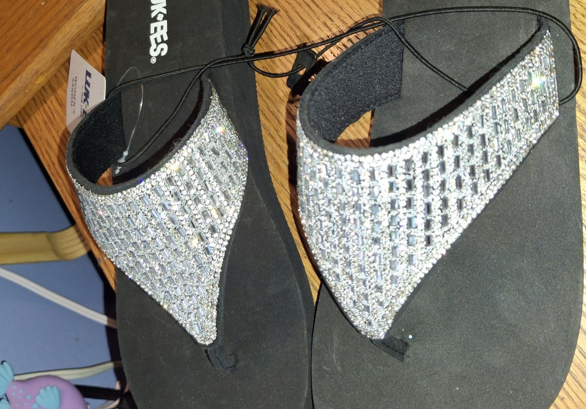 LUK-EES Women M (9-10) Black CZ bling Design Sandals Open-NWT 💥SEND OFFERS💥