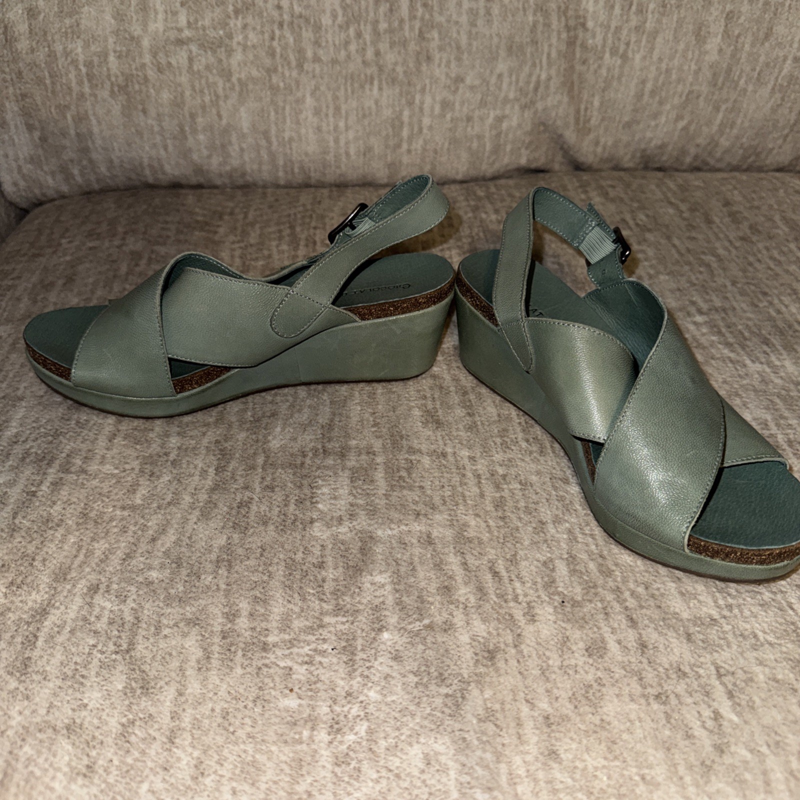 Chocolat Blu Sz 6 olive green platform Criss Cross straps Covered heel