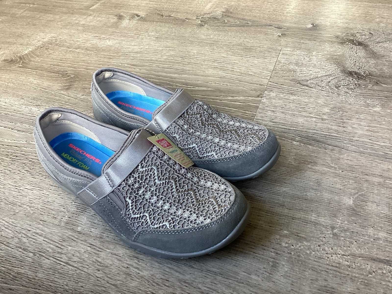 Skechers Womens Breathe Easy Relaxed Fit Size 9.5 Slip On Shoes Gray 88000DS