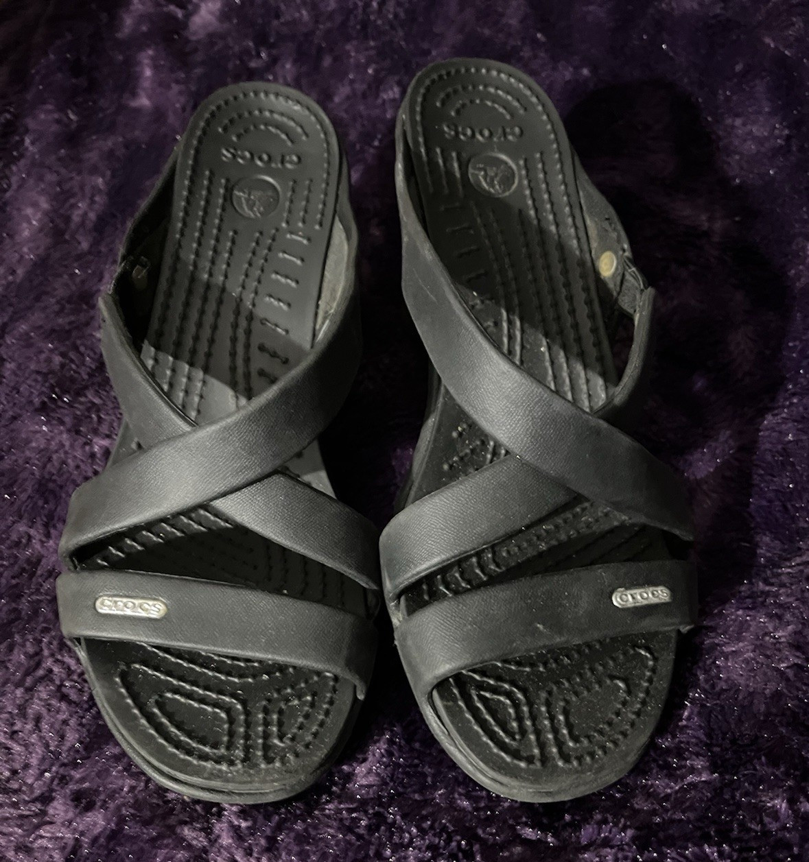 Crocs Women’s Black Strappy Wedge Slip-On Sandals Synthetic Upper Size 8