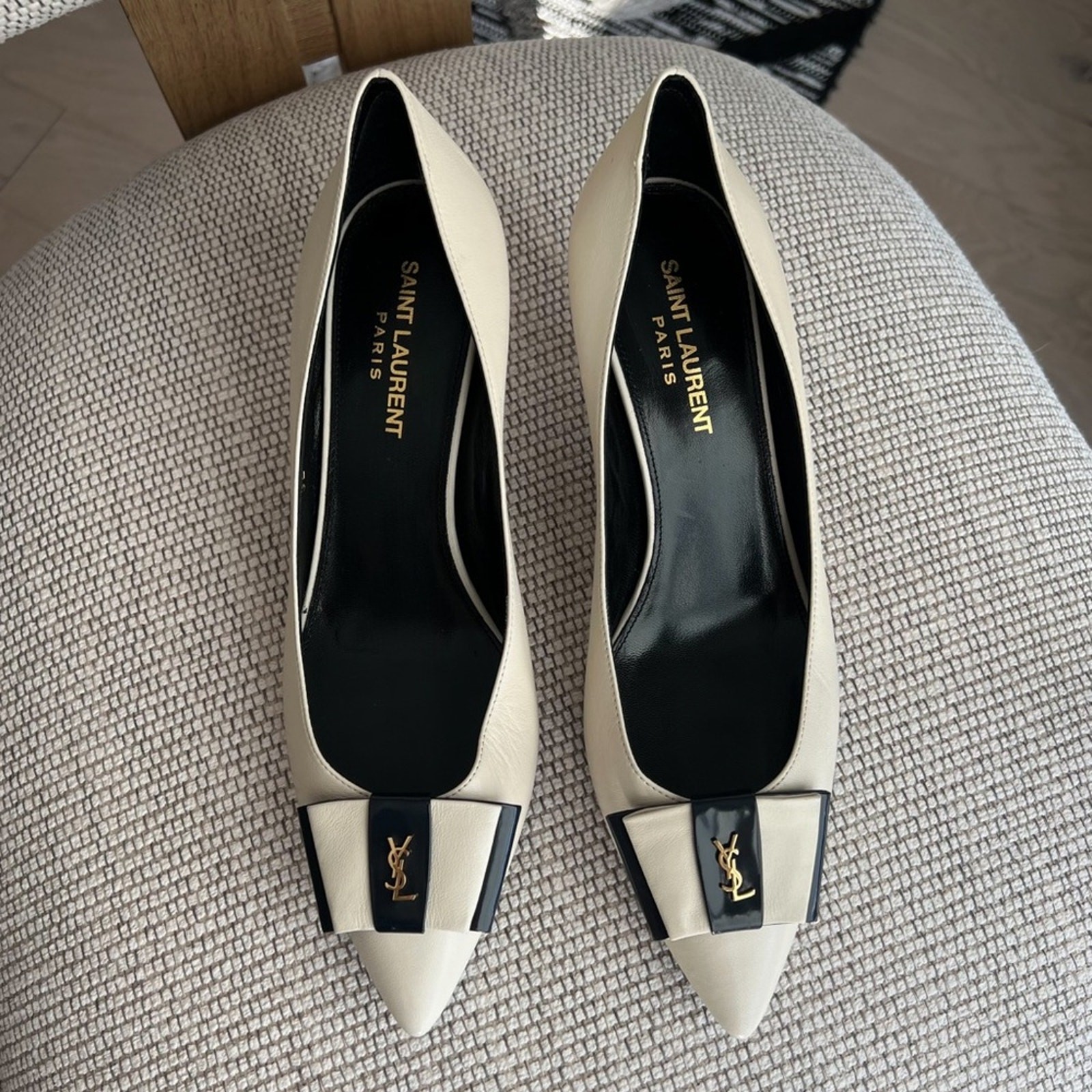 Saint Laurent YSL Anais Bow Pumps in Cream