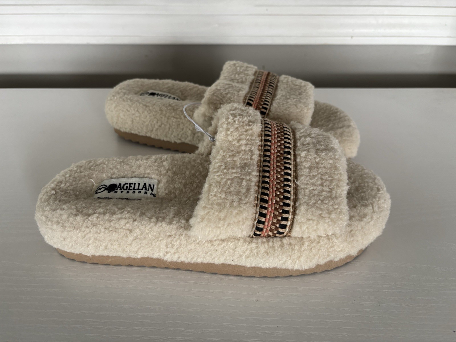 Magellan Outdoors Women’s One Band Sherpa Slides Size 9B
