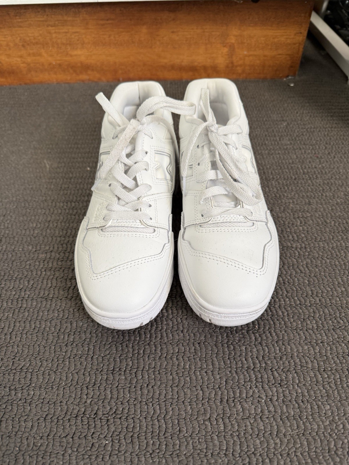 New Balance BB550WWW Men’s White Low Top Lace-Up Sneakers AU 41