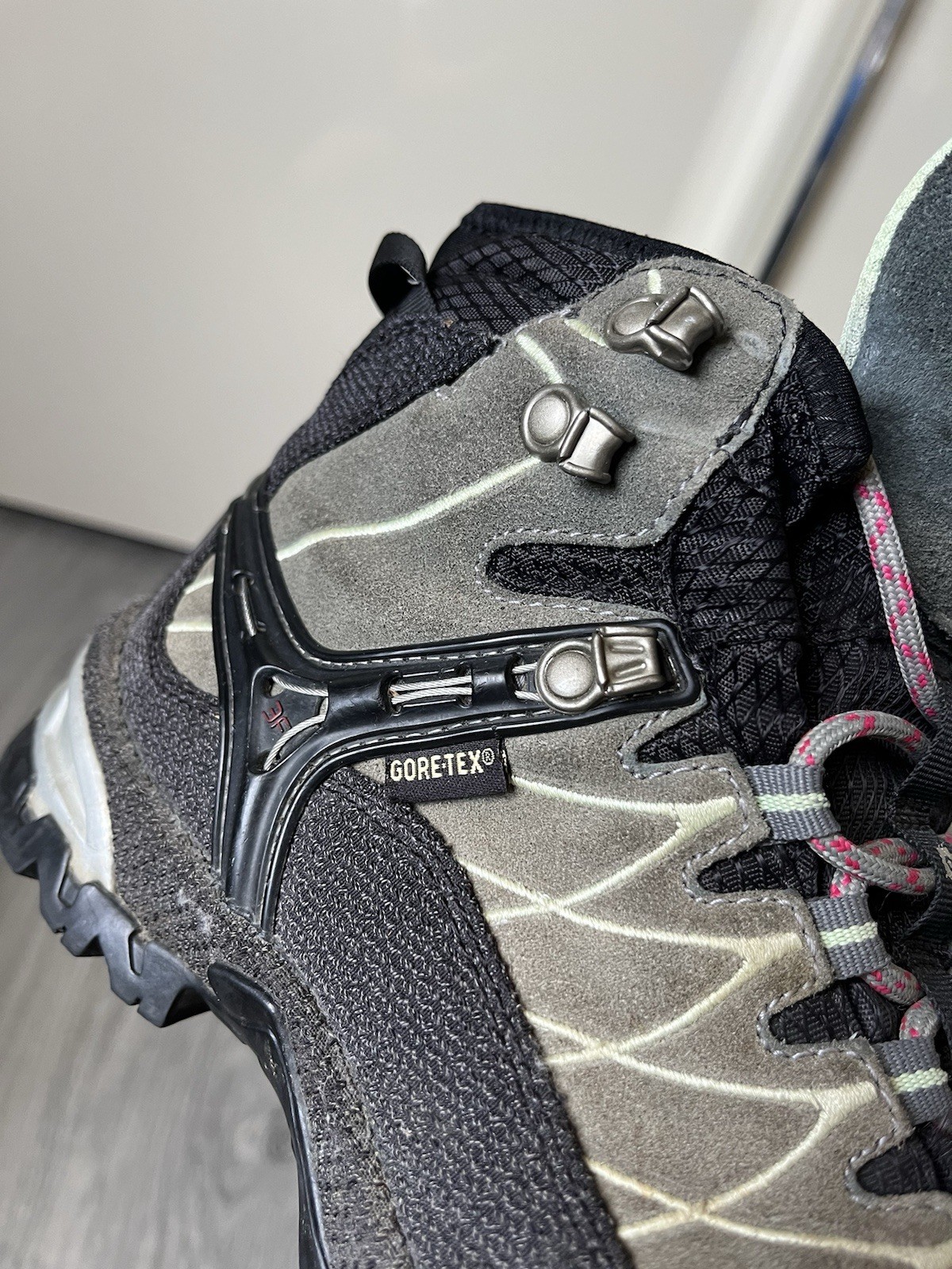 Salewa TRAINER MID GTX Розмір EU38 1/2 insole 24.5 cm ,US 7 1/2 ,UK 5 1/2