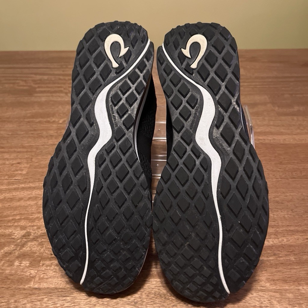 OluKai Unisex Adults Black/White Low Top Lace-Up Athletic Sneakers Pre-Owned