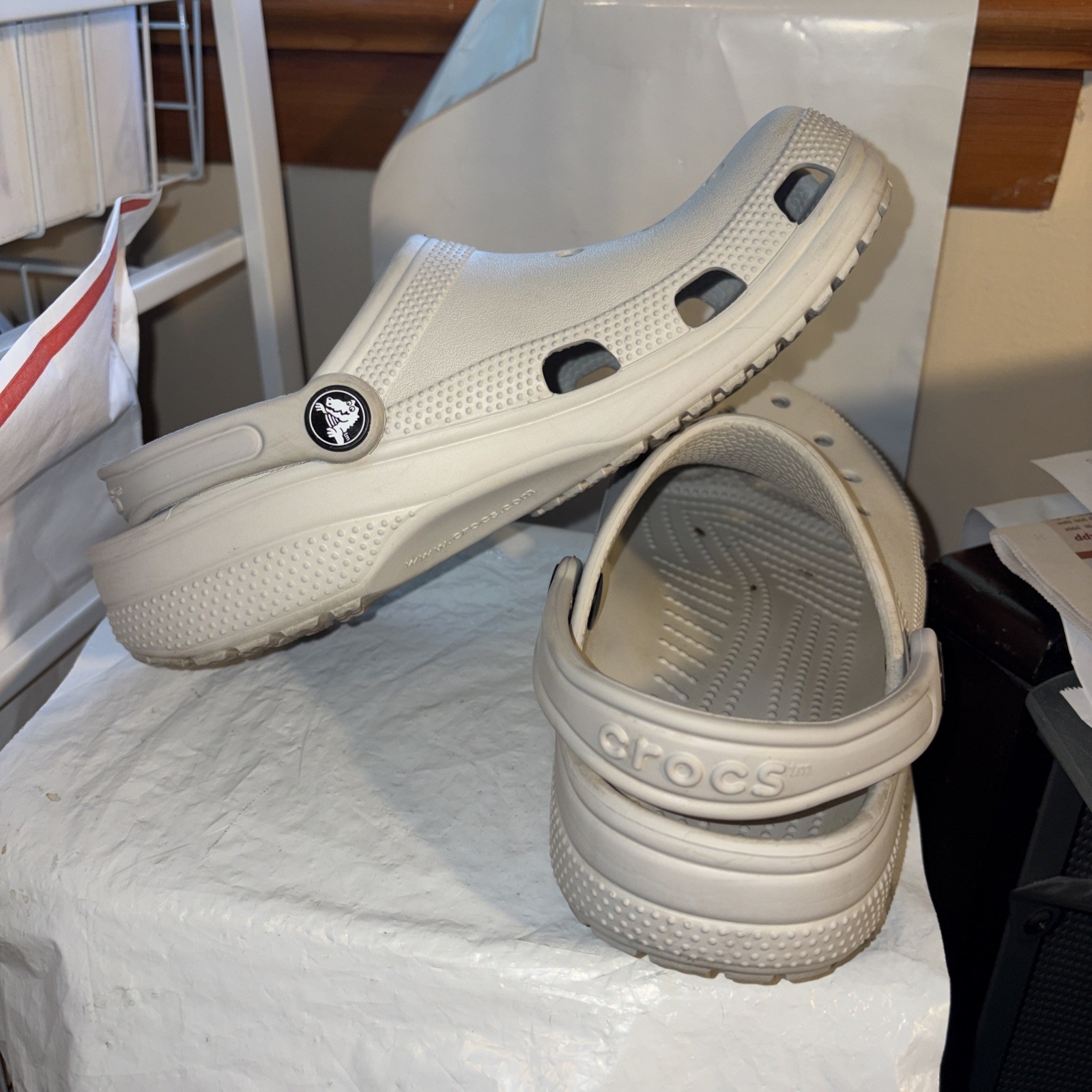 Crocs Classic Clog Light Gray Slip-On Unisex Adults Women’s 9 men’s 7