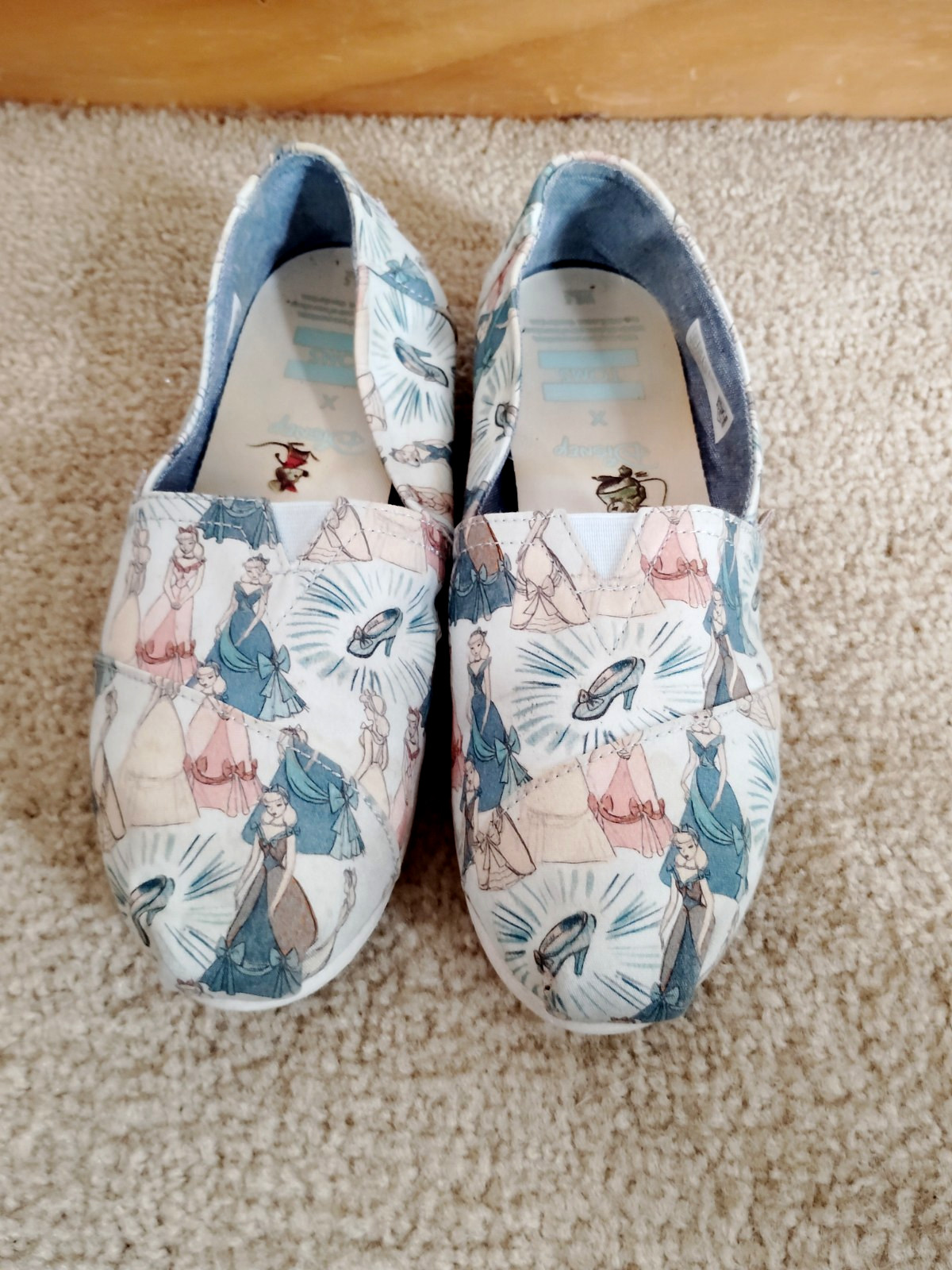 TOMS x Disney Classic Blue Cinderella Printed Canvas Shoes Women 8.5 Nostalgic