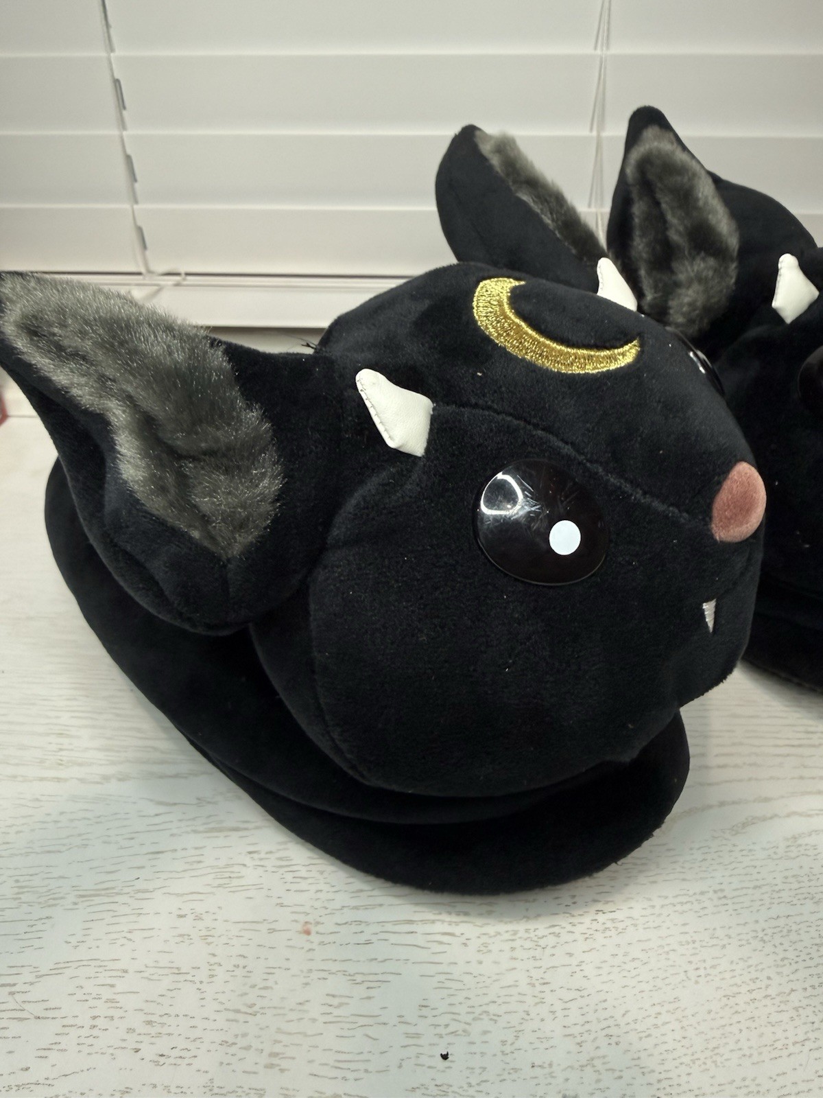 KILLSTAR ORIGINAL KREEPTURES VAMPIRE BAT SLIPPERS M/L (T)