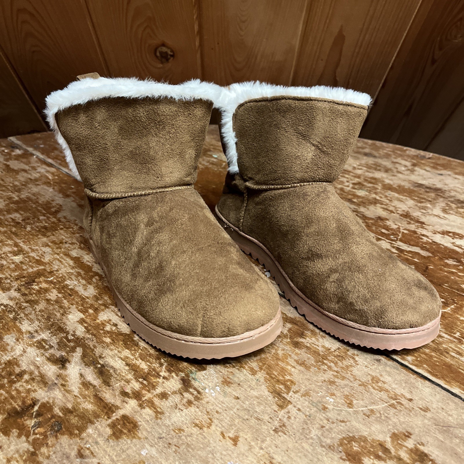 Dearfoams Women’s Winter Beth Faux Fur Foldown Booties | Large 9-10 (USA)