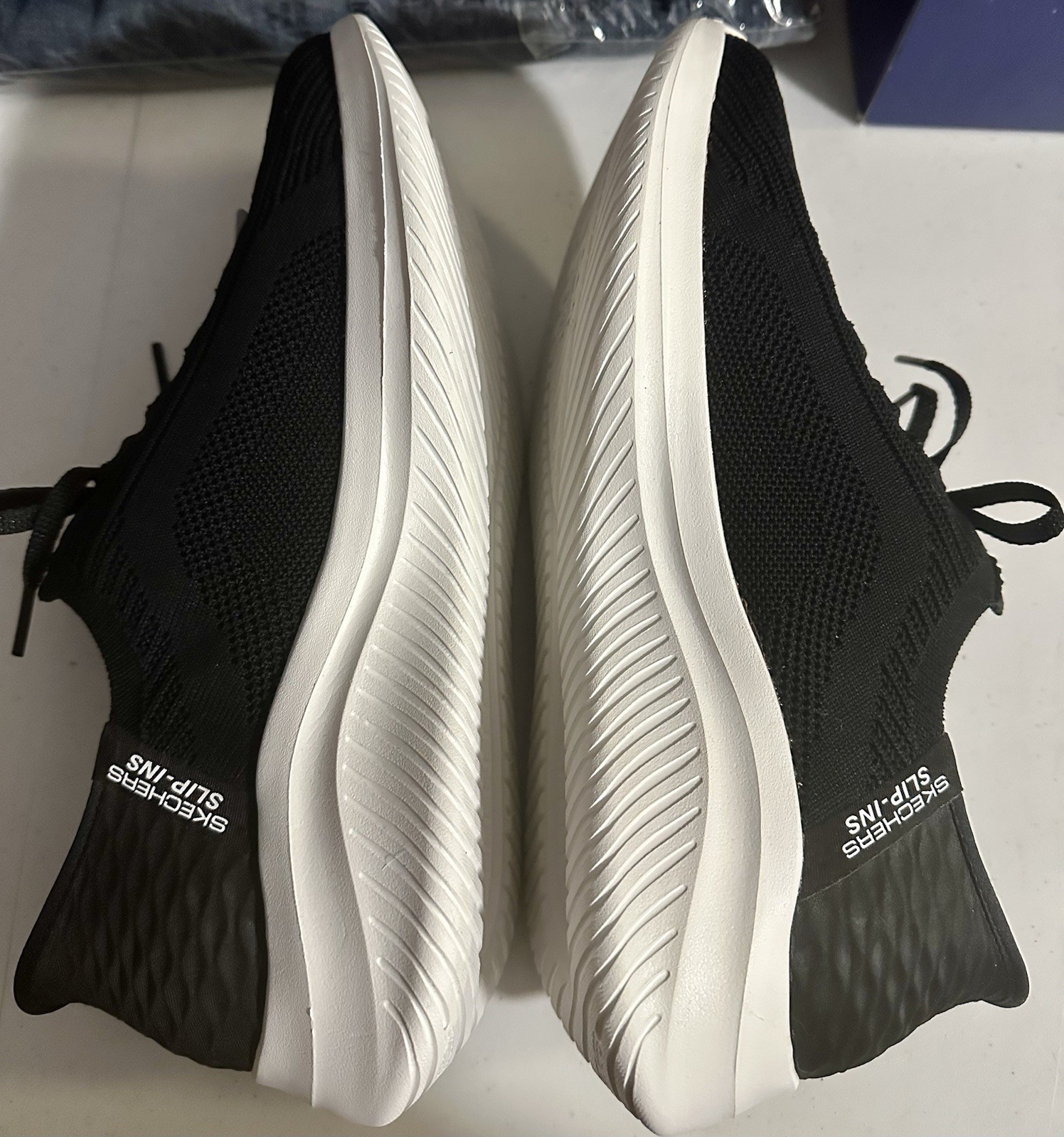New With Box- Skechers Hand Free Slip-ins Air Cooled Memory Foam Insole-Size 9