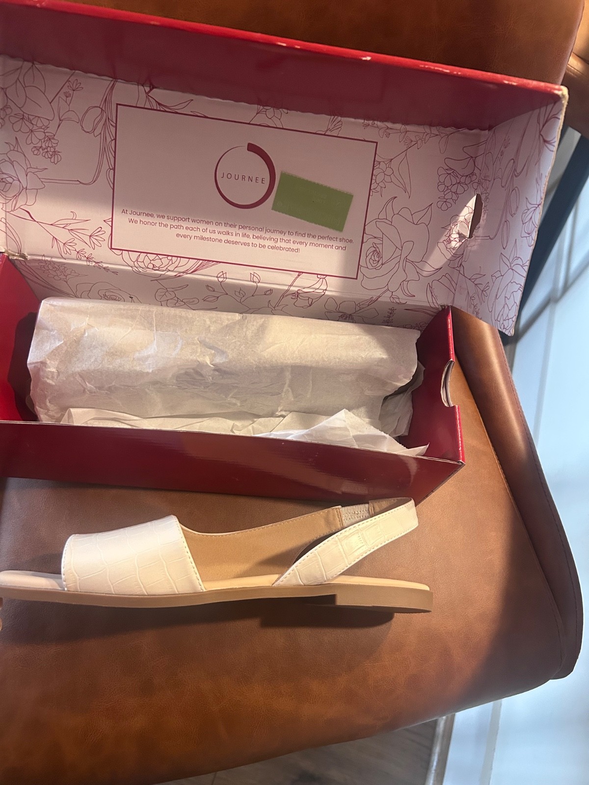 Journee Brinsley Sandal, white, women’s size 9.5M, new w/box