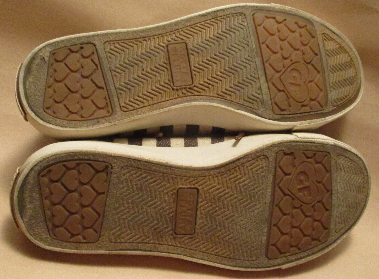 Gotta Flurt Anchored Women 5.5M Stripe,Faux Leather Trim Lace Up Cushion Sneaker