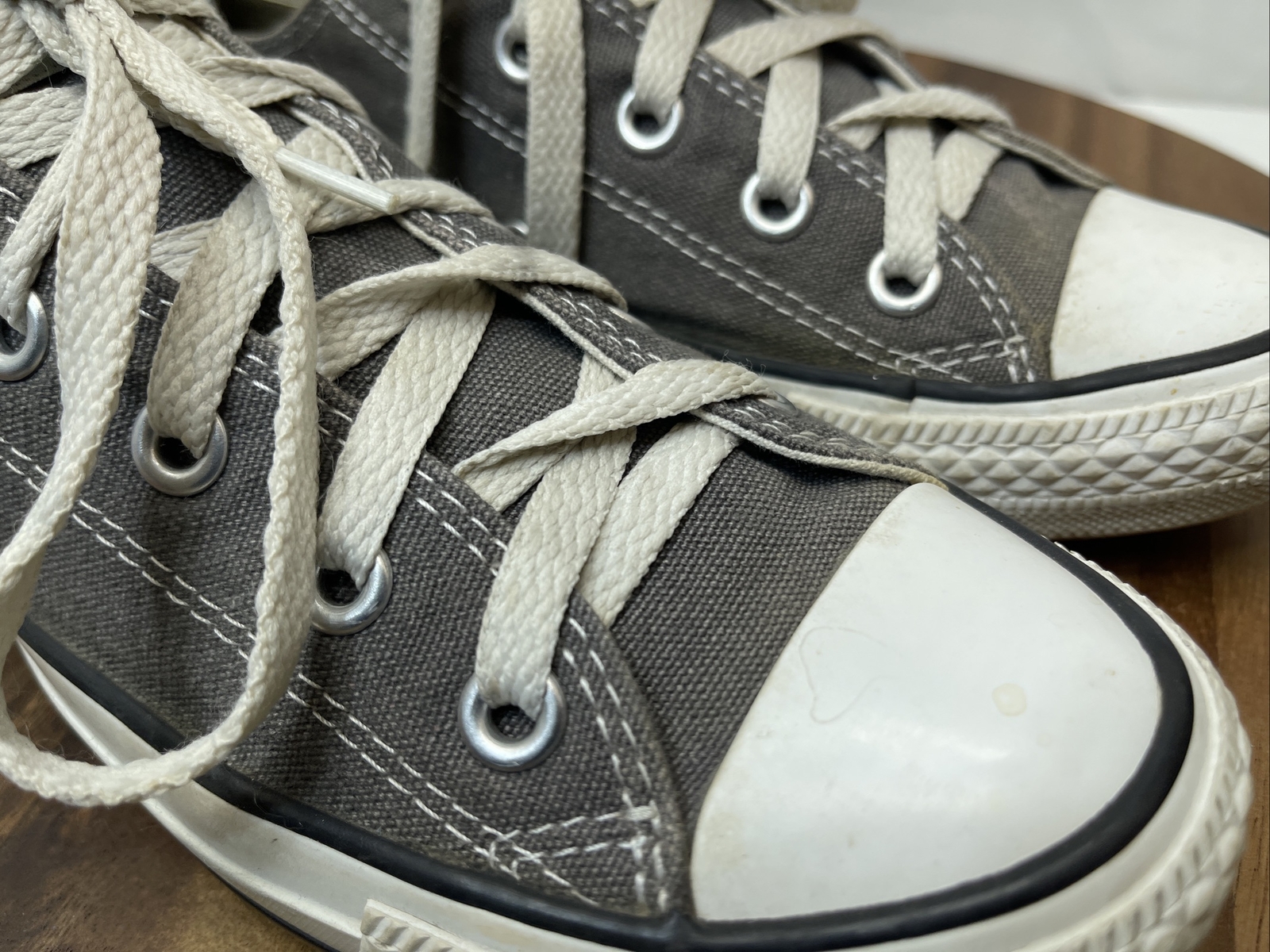 EUC Converse All Stars Shoes Sneakers Low Top Gray Mens 4 Womens 6 Unasex