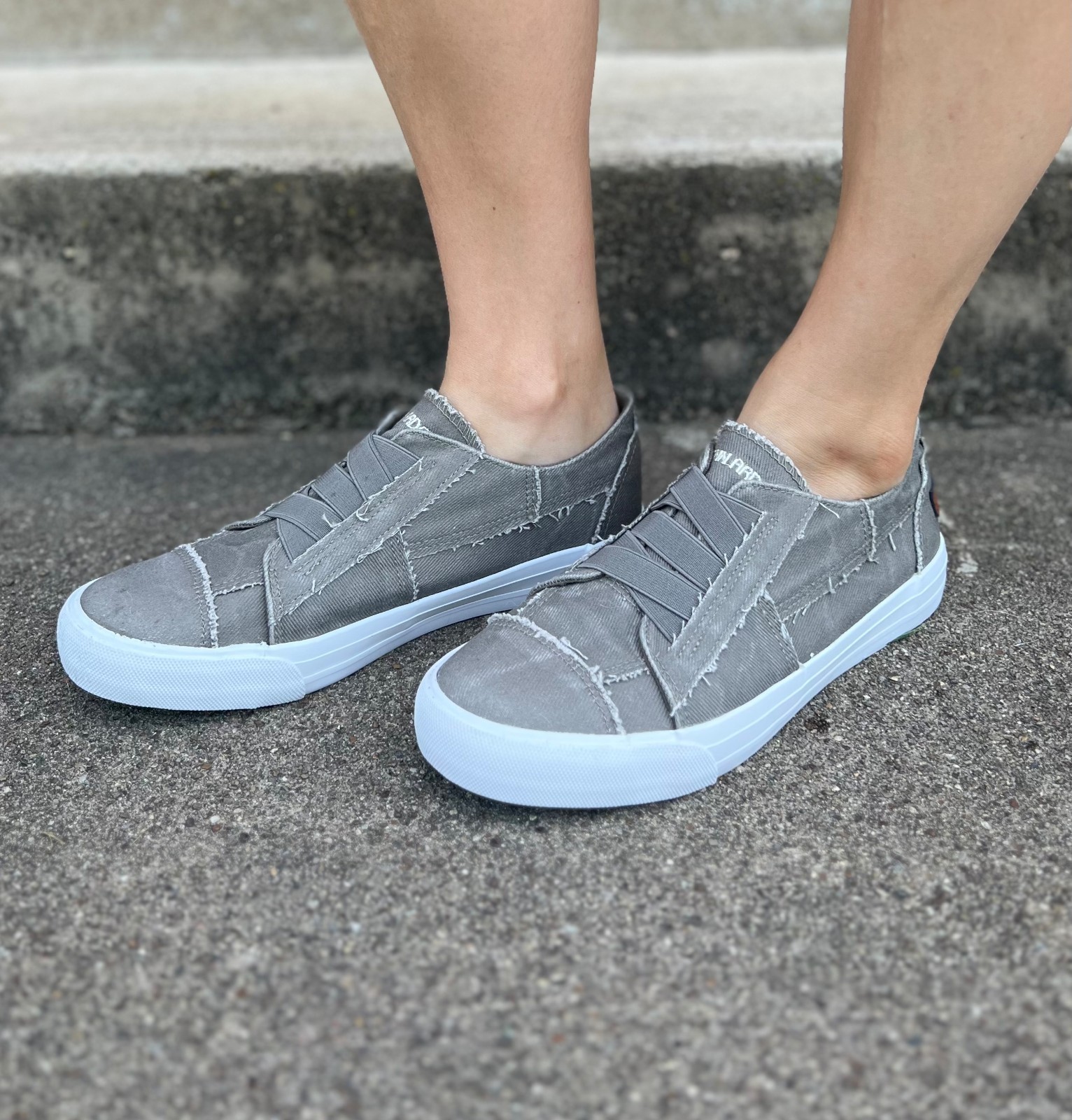 New Women Shoes Low Top Tennis Canvas Sneakers Unisex Fashion Slip-on Flats