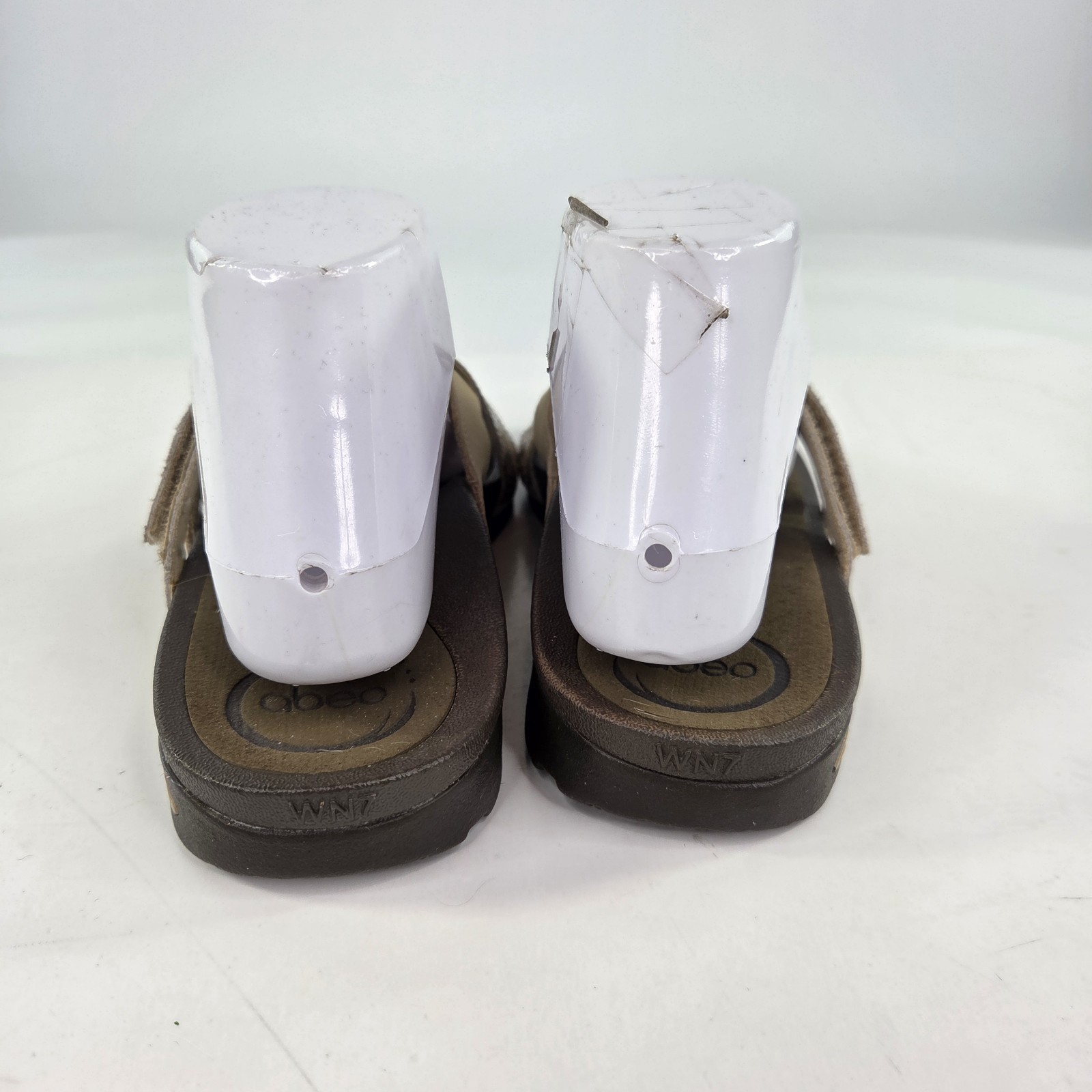 Abeo leather thong sandals Womens US 7 Tan snakeskin print strap Shoes