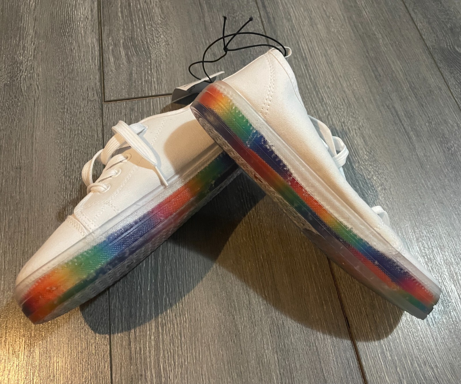 NWT Sole Mates Womens Size 7 / 8 Sneakers White with Rainbow Sole Summer Shoe