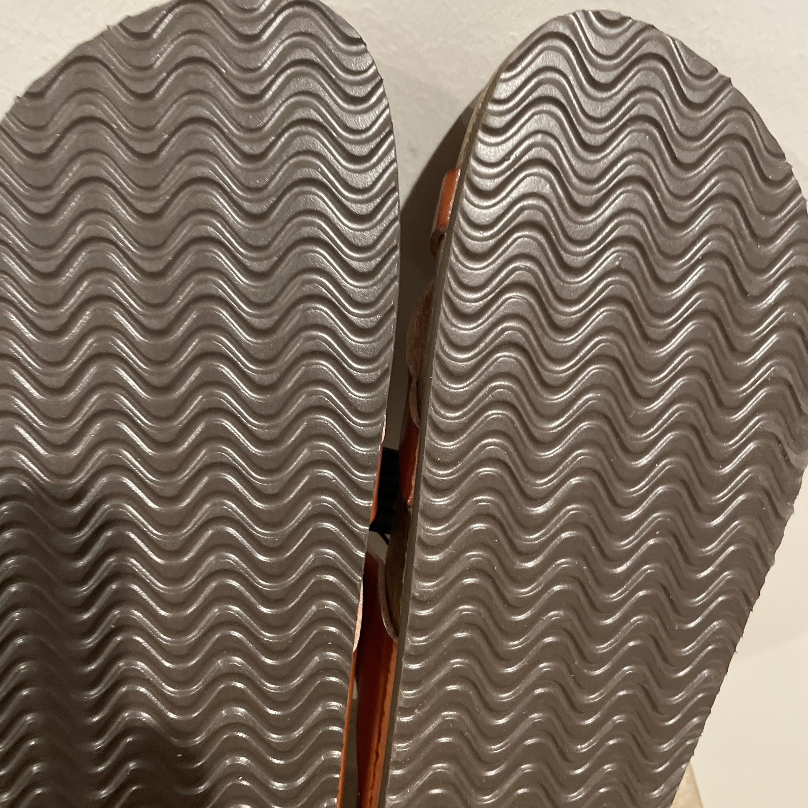 Time and Tru Women’s Brown Cognac Thong Sandals Size 10 NEW with Box