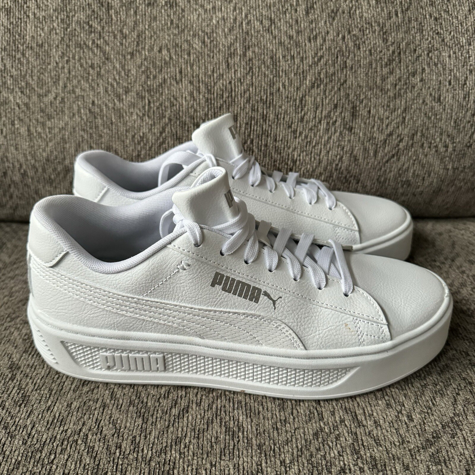 Puma Smash Platform v3 Lifestyle Low Top Shoes Women’s Sz 9.5 392253-01 Perfect