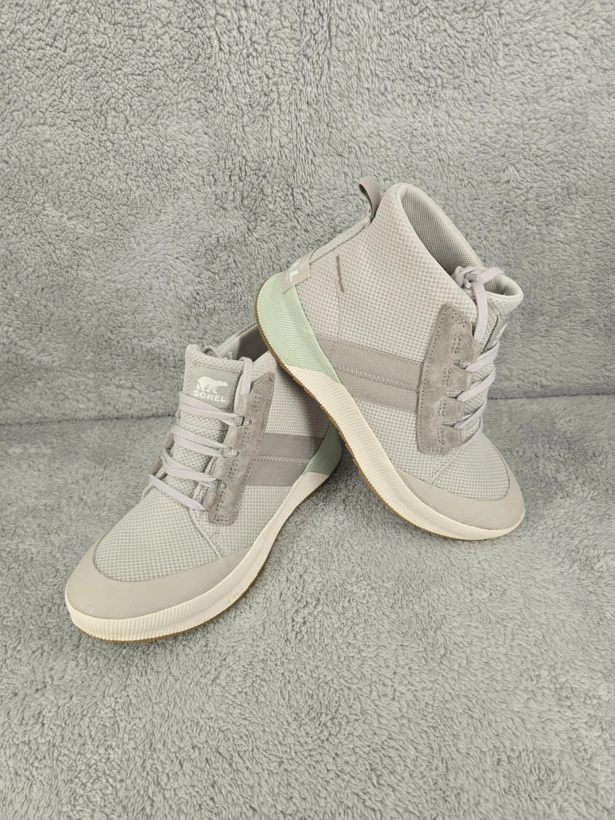 Sorel Women’s Out n About III Waterproof Mid Sneaker In Grey Size 10 GUC.