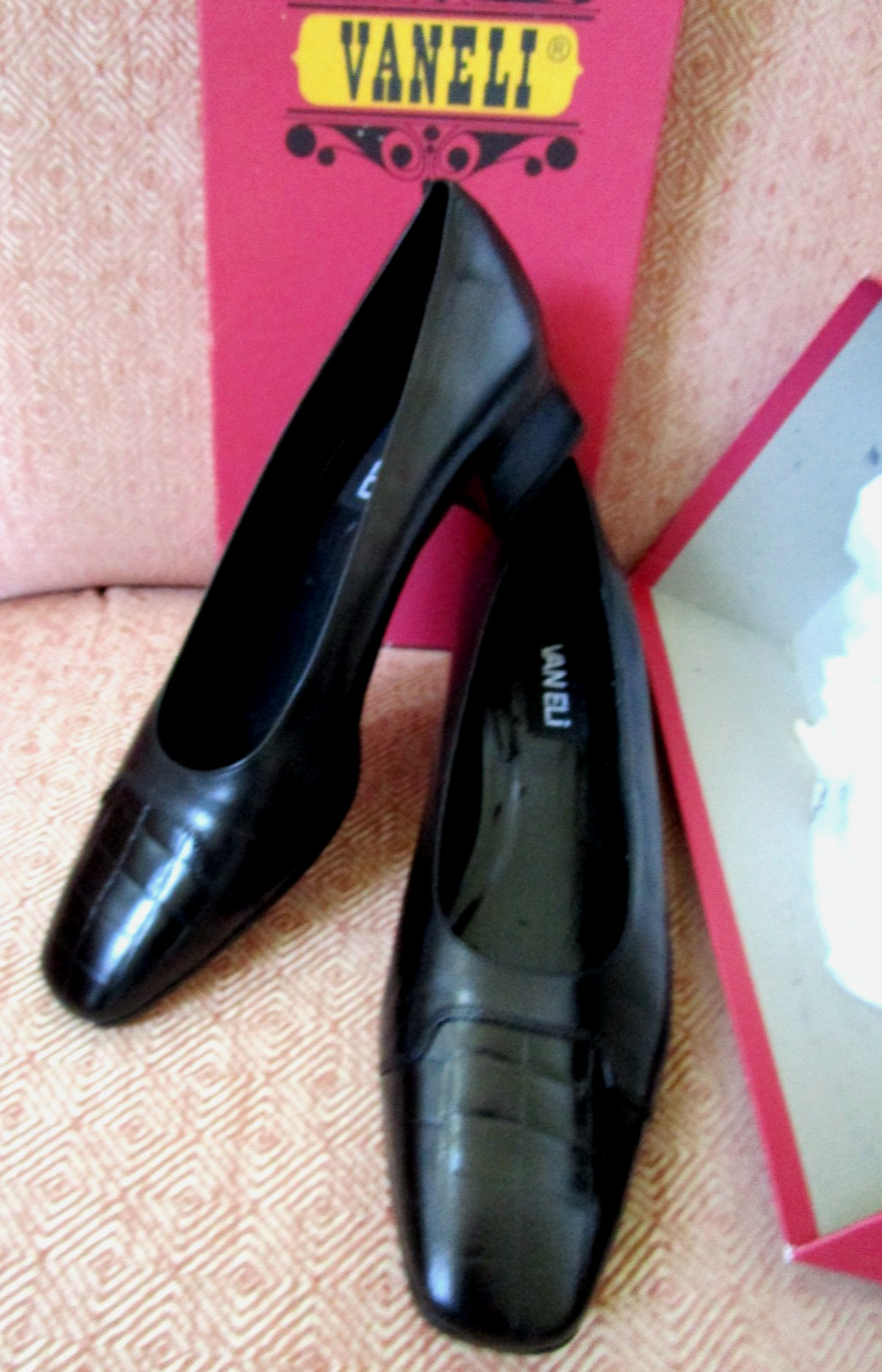 Vaneli Shoes Campy Black Low Heel Pumps Women Sz 10M Croc Toe All Leather NIB