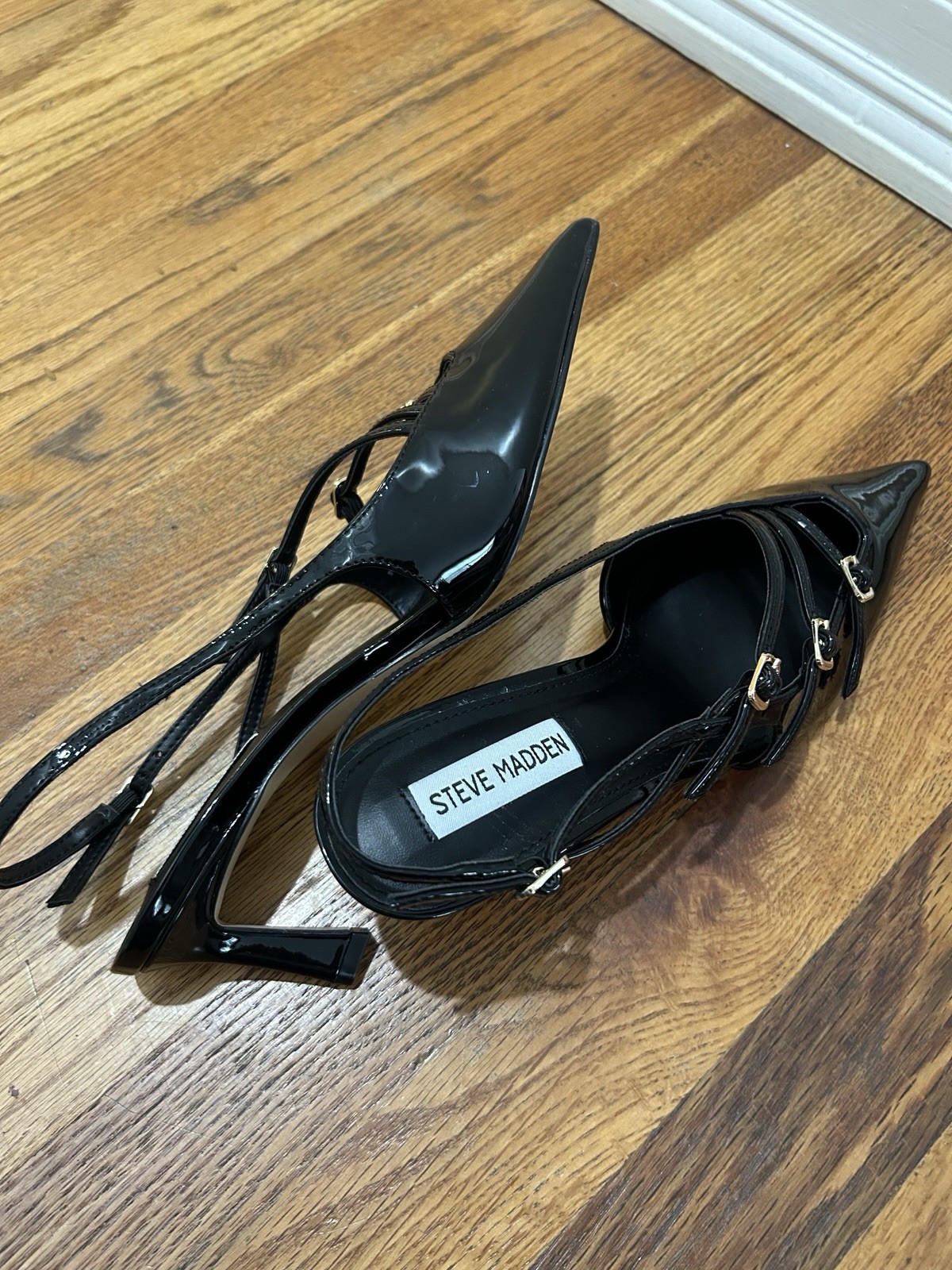 Steve Madden Black Patent Leather Pointed Toe Kitten heel Size 8.5 NEW