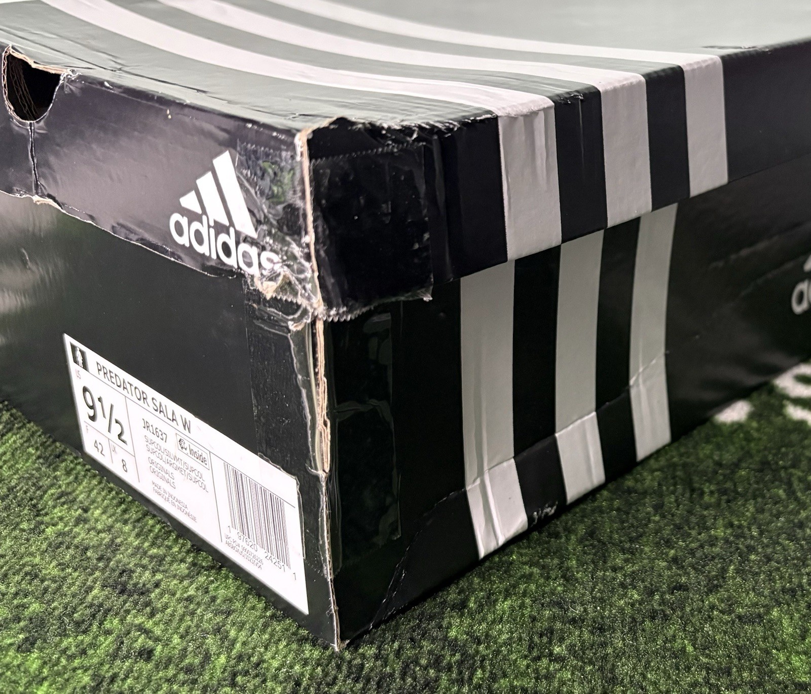 US Women’s 9.5/Men’s 8.5 – Adidas Predator Sala «Blue Silver Metallic Gum»