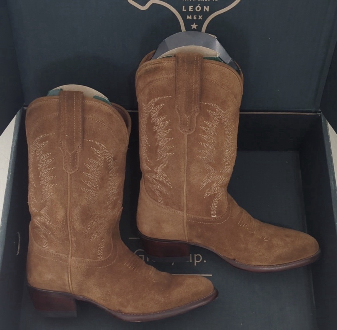Tecova Suede Boots 6.5 (Josie) Brown